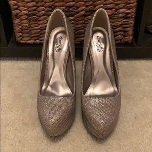 Women’s heeled pumps